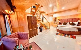 Himalayan Fort Resort, Manali - ! Riverside Property !! Big Lawn With Bonfire !! Best Selling !! Scenic River & Mountais View !! Big Parking !! Luxury Balcony Rooms !! Playing Zone !! Property Of The Year ! M 98160-43600