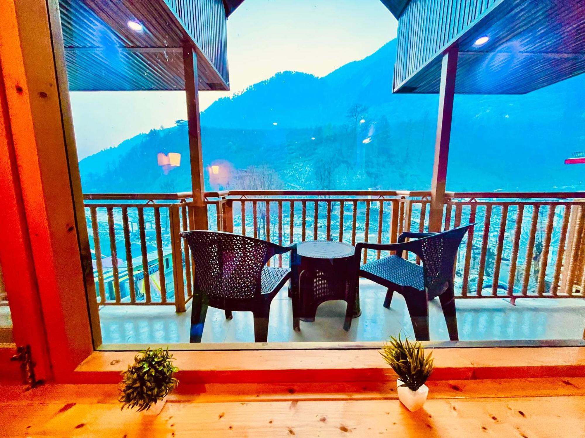 Himalayan Fort Resort, Manali - ! Riverside Property !! Big Lawn With Bonfire !! Best Selling !! Scenic River & Mountais View !! Big Parking !! Luxury Balcony Rooms !! Playing Zone !! Property Of The Year ! M 98160-43600 Exterior photo