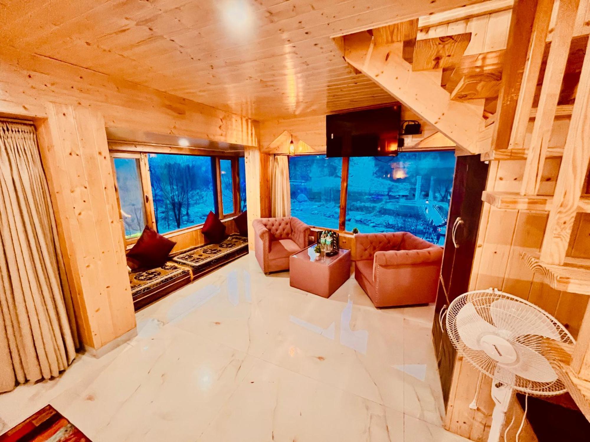 Himalayan Fort Resort, Manali - ! Riverside Property !! Big Lawn With Bonfire !! Best Selling !! Scenic River & Mountais View !! Big Parking !! Luxury Balcony Rooms !! Playing Zone !! Property Of The Year ! M 98160-43600 Exterior photo
