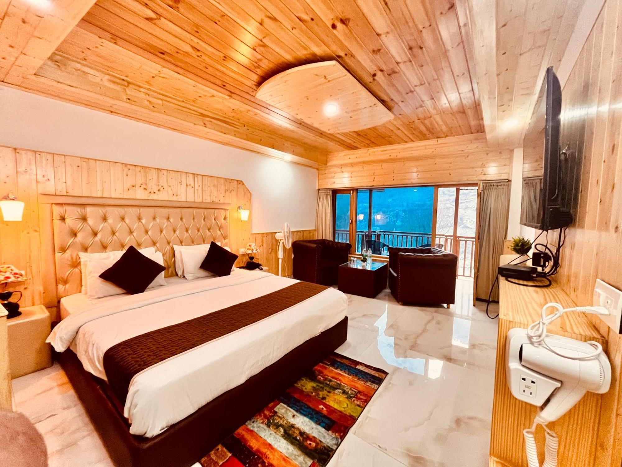 Himalayan Fort Resort, Manali - ! Riverside Property !! Big Lawn With Bonfire !! Best Selling !! Scenic River & Mountais View !! Big Parking !! Luxury Balcony Rooms !! Playing Zone !! Property Of The Year ! M 98160-43600 Exterior photo