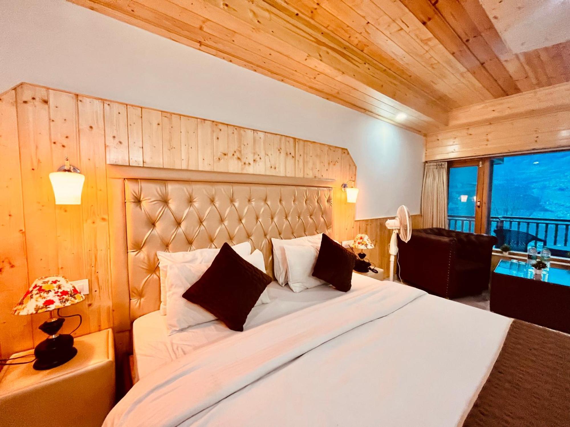 Himalayan Fort Resort, Manali - ! Riverside Property !! Big Lawn With Bonfire !! Best Selling !! Scenic River & Mountais View !! Big Parking !! Luxury Balcony Rooms !! Playing Zone !! Property Of The Year ! M 98160-43600 Exterior photo