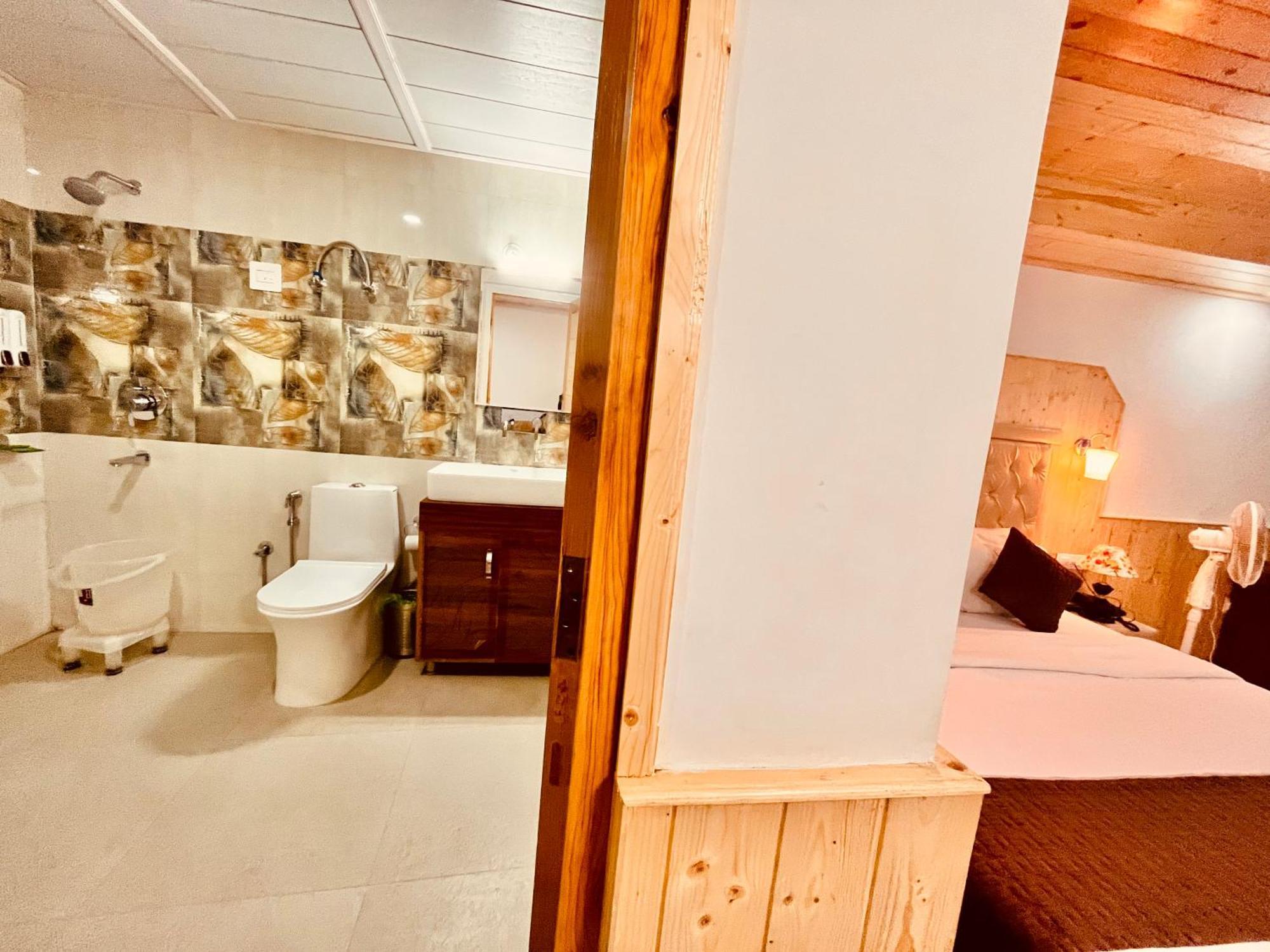 Himalayan Fort Resort, Manali - ! Riverside Property !! Big Lawn With Bonfire !! Best Selling !! Scenic River & Mountais View !! Big Parking !! Luxury Balcony Rooms !! Playing Zone !! Property Of The Year ! M 98160-43600 Exterior photo