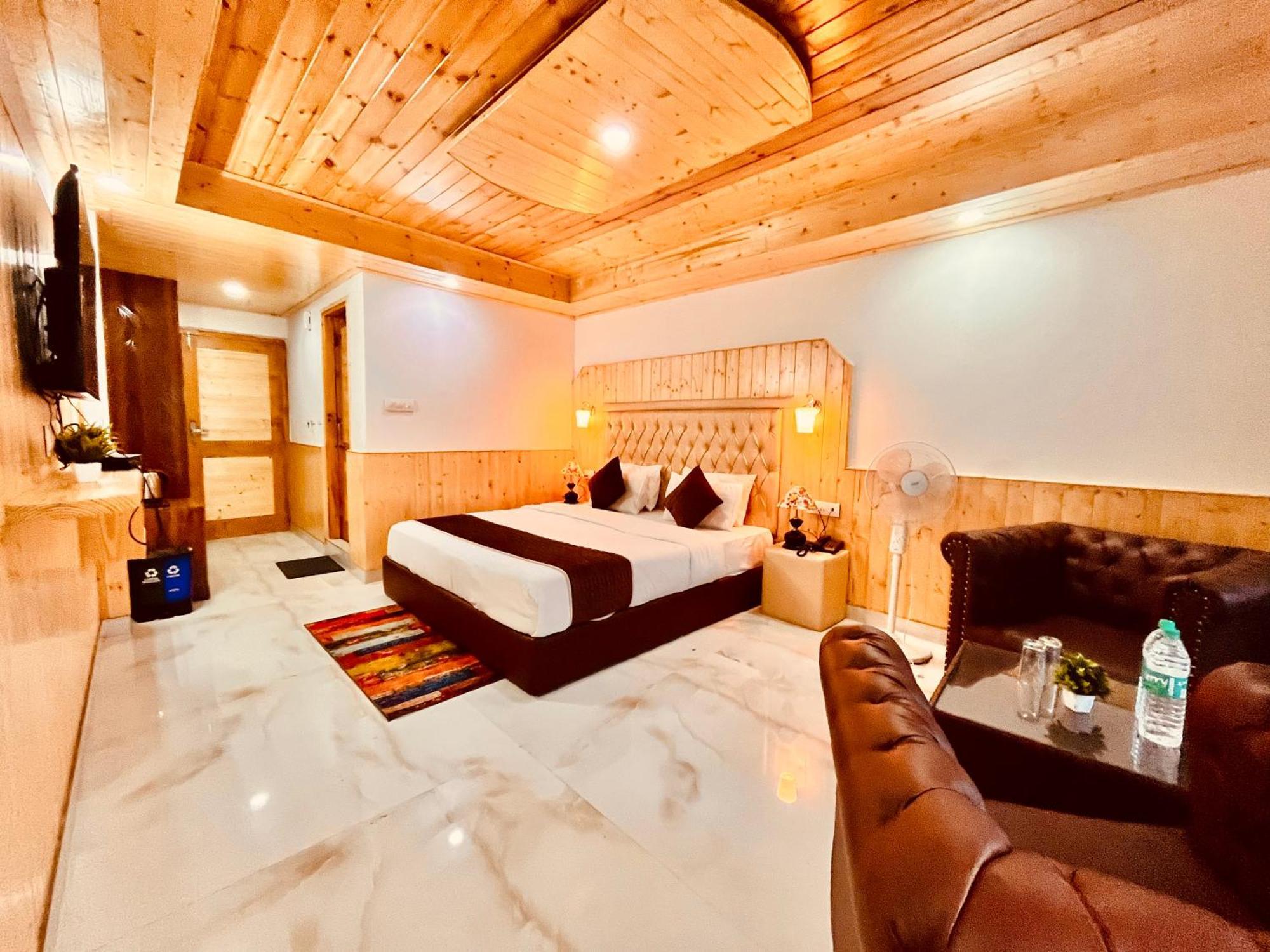 Himalayan Fort Resort, Manali - ! Riverside Property !! Big Lawn With Bonfire !! Best Selling !! Scenic River & Mountais View !! Big Parking !! Luxury Balcony Rooms !! Playing Zone !! Property Of The Year ! M 98160-43600 Exterior photo