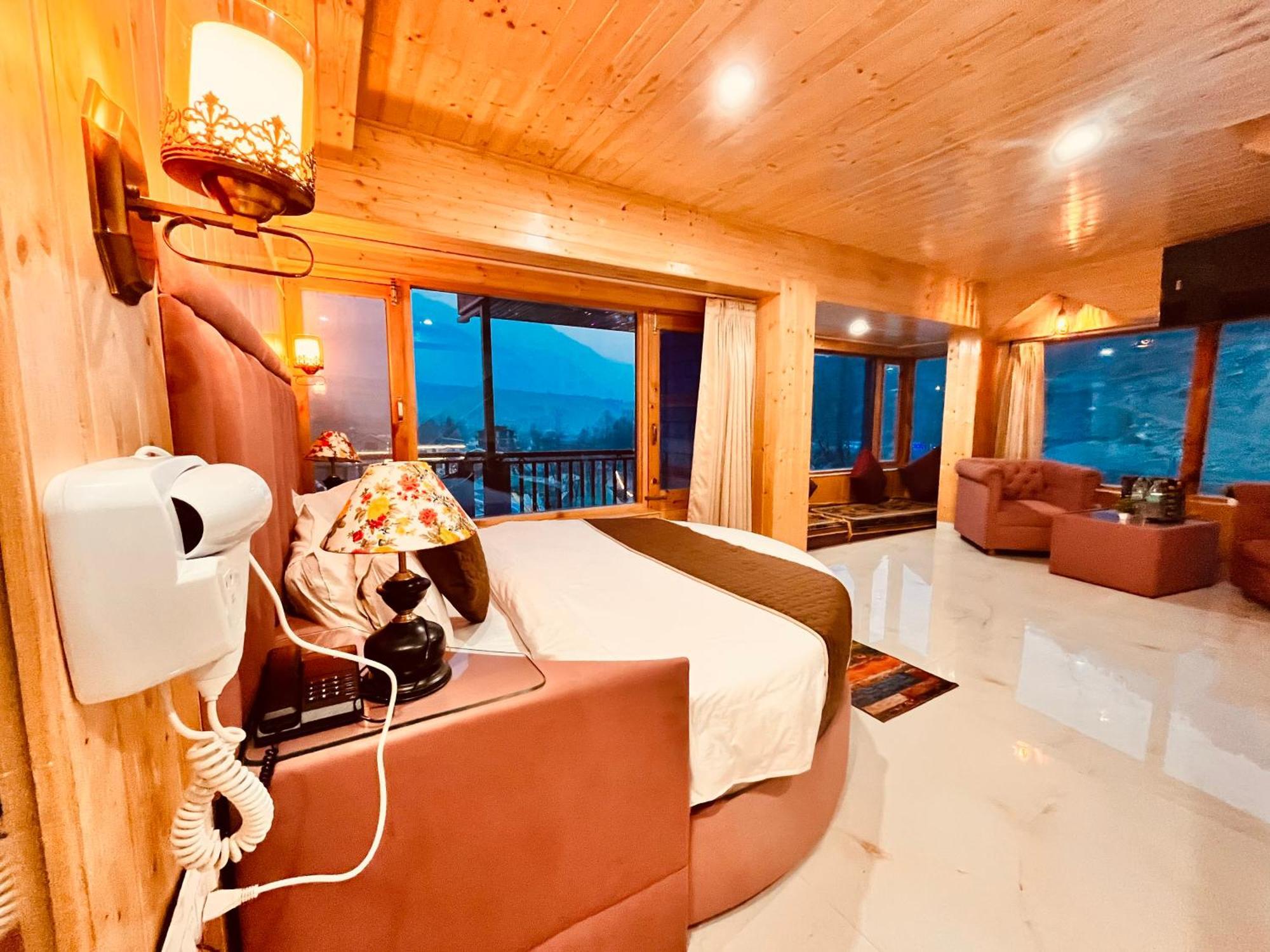 Himalayan Fort Resort, Manali - ! Riverside Property !! Big Lawn With Bonfire !! Best Selling !! Scenic River & Mountais View !! Big Parking !! Luxury Balcony Rooms !! Playing Zone !! Property Of The Year ! M 98160-43600 Exterior photo