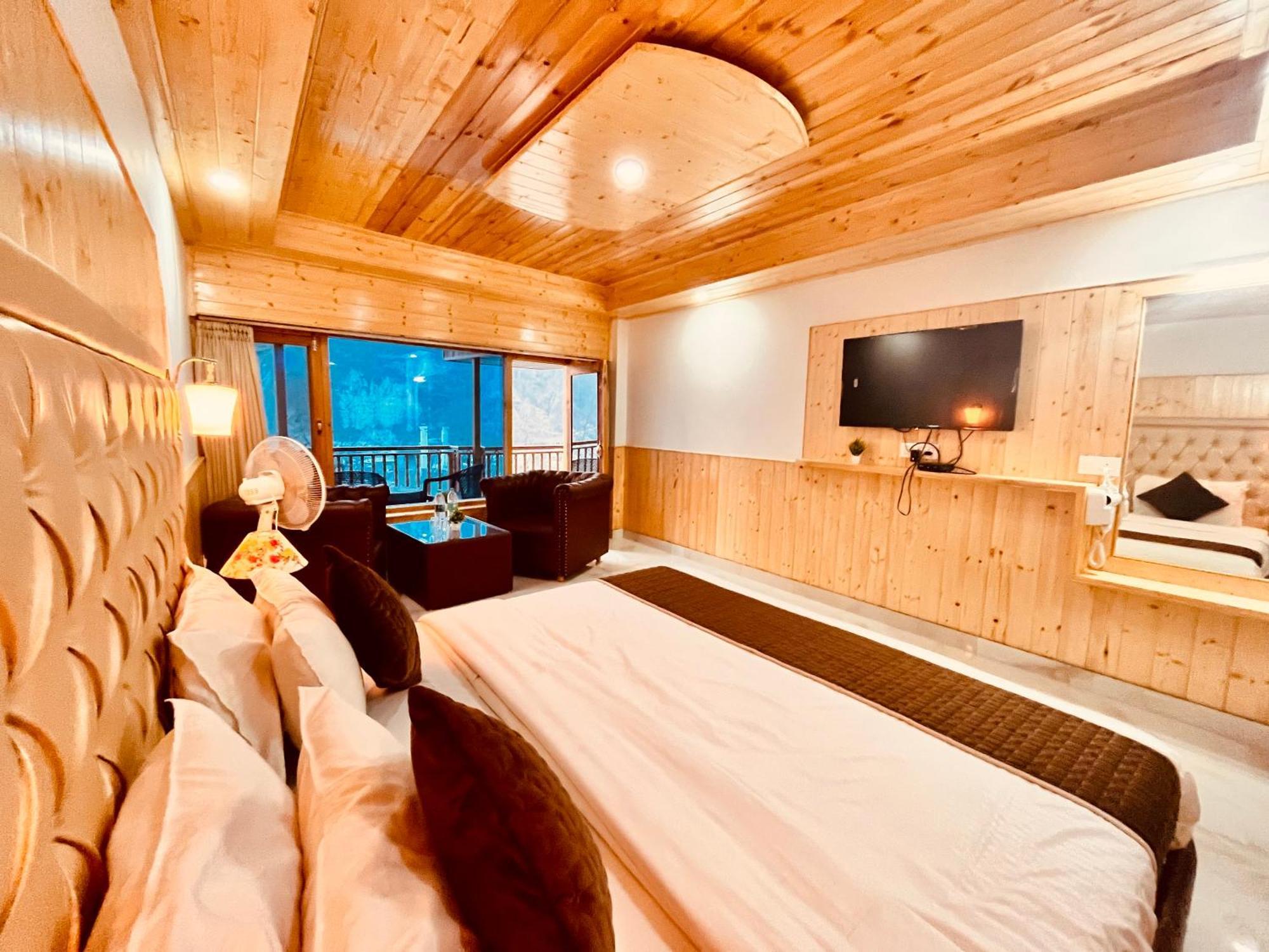 Himalayan Fort Resort, Manali - ! Riverside Property !! Big Lawn With Bonfire !! Best Selling !! Scenic River & Mountais View !! Big Parking !! Luxury Balcony Rooms !! Playing Zone !! Property Of The Year ! M 98160-43600 Exterior photo
