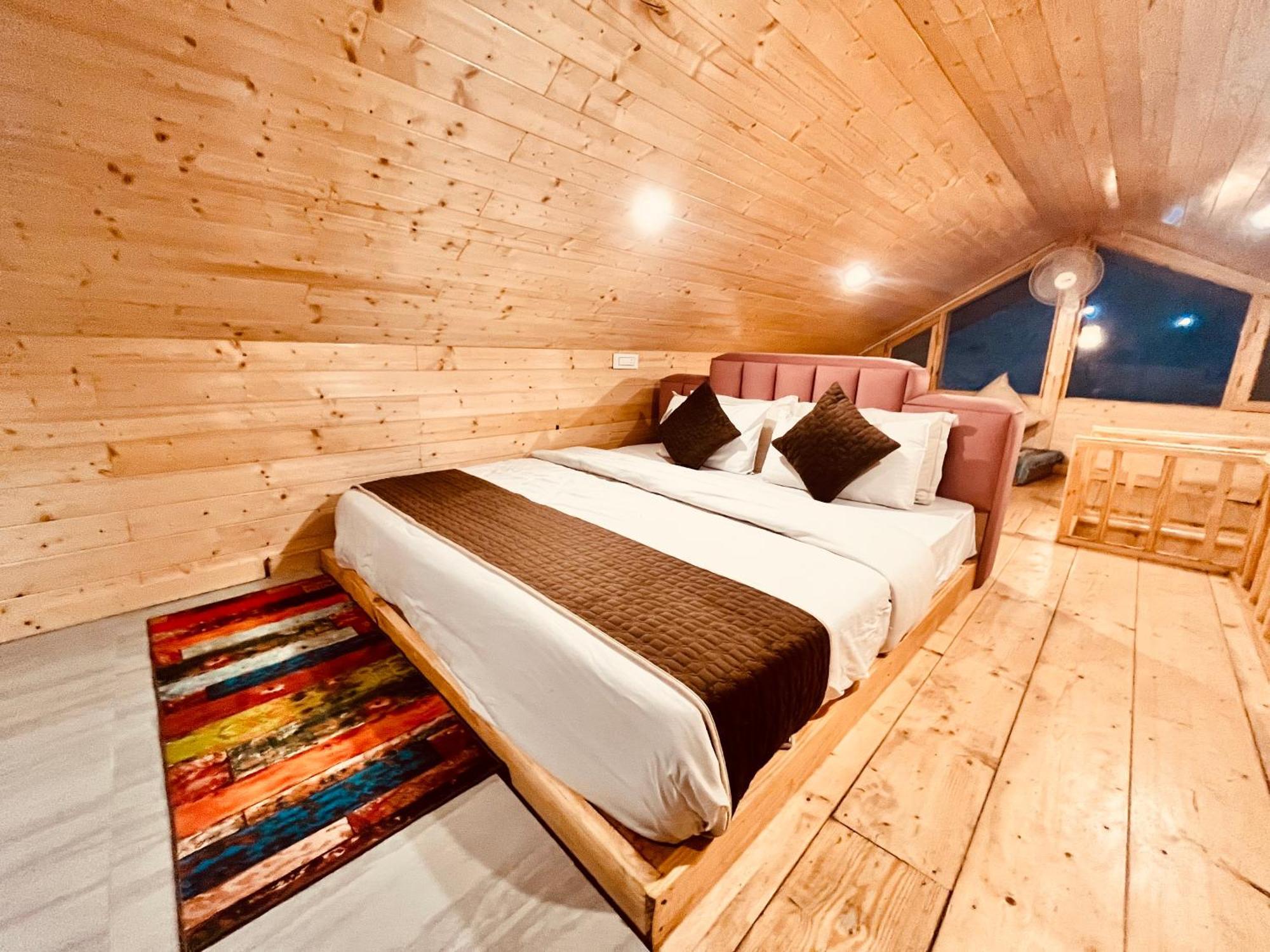 Himalayan Fort Resort, Manali - ! Riverside Property !! Big Lawn With Bonfire !! Best Selling !! Scenic River & Mountais View !! Big Parking !! Luxury Balcony Rooms !! Playing Zone !! Property Of The Year ! M 98160-43600 Exterior photo